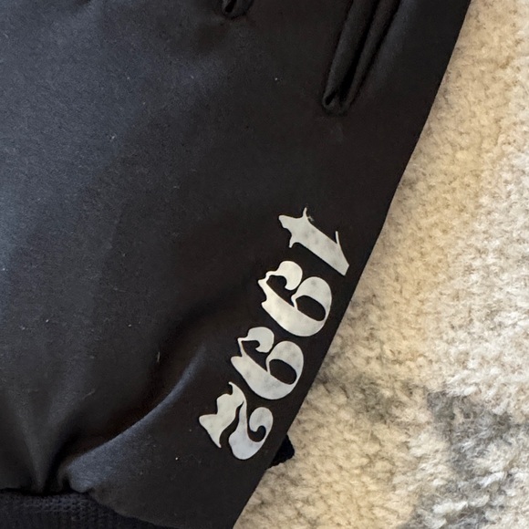 Dutch Bros Limited Edition Rare “1992” Black Gloves for Snow Ski ⛷️ New! - Picture 6 of 6